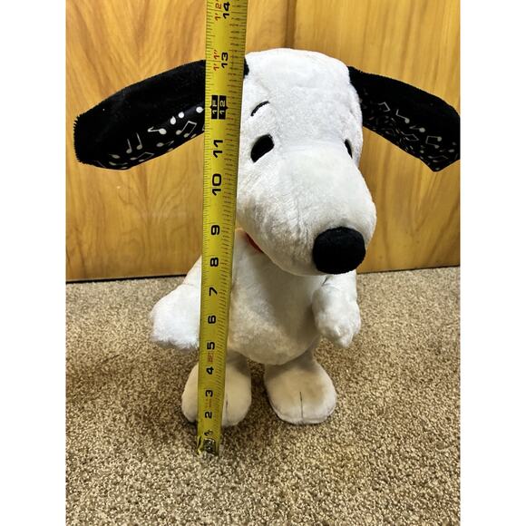 Peanuts 2015 Animatronic White And Black Singing, Musical Twirling, Barking Plus - Picture 6 of 7
